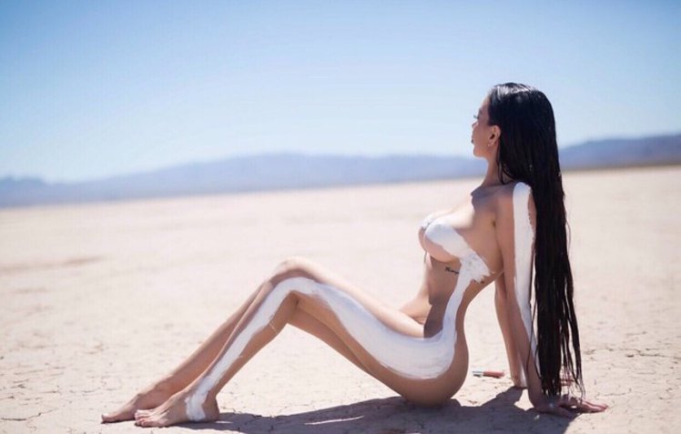 Бразильская модель сделала себе внешность Ким Кардашьян за полмиллиона долларов (ФОТО)