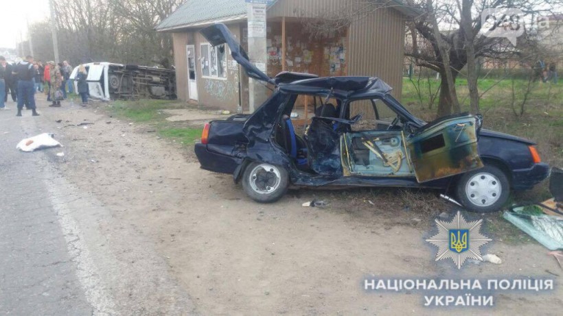 В Одессе Mercedes Sprinter протаранил легковушку, тяжело пострадали трое детей (ФОТО, ВИДЕО)