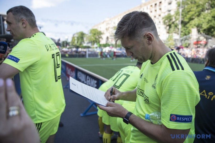 Освободить Сенцова: Кличко собирает подписи звездных спортсменов