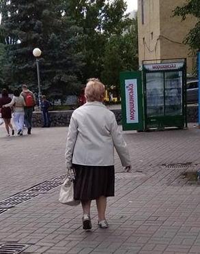 Чиновников в Киеве тьма, а ямку засыпать некому (ФОТО)