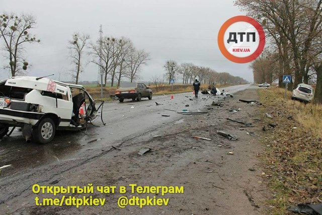 В Киевской области авто разорвало пополам во время ДТП (ФОТО)