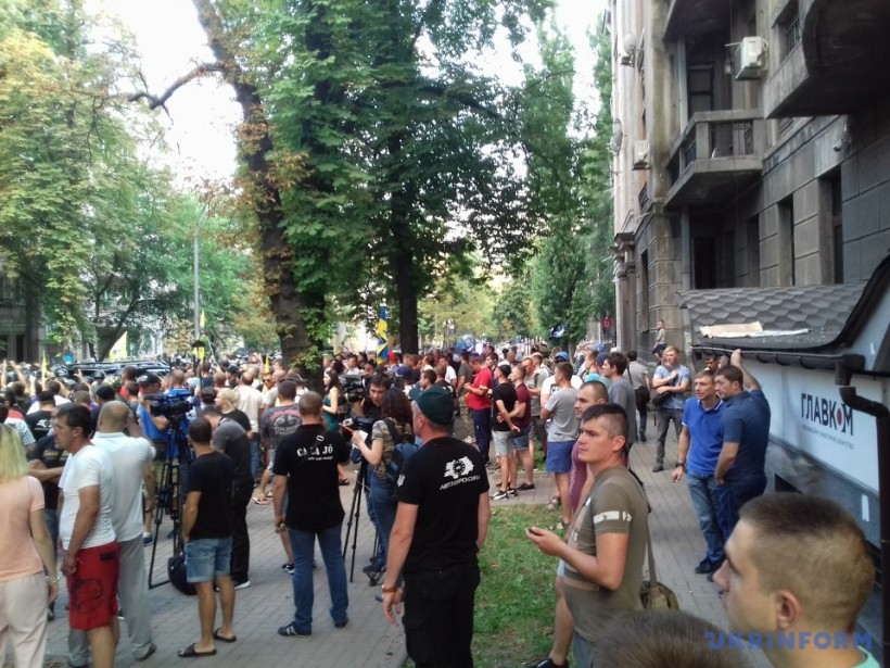 Протест на "евробляхах": в заблокированном авто был депутат Пинзеник