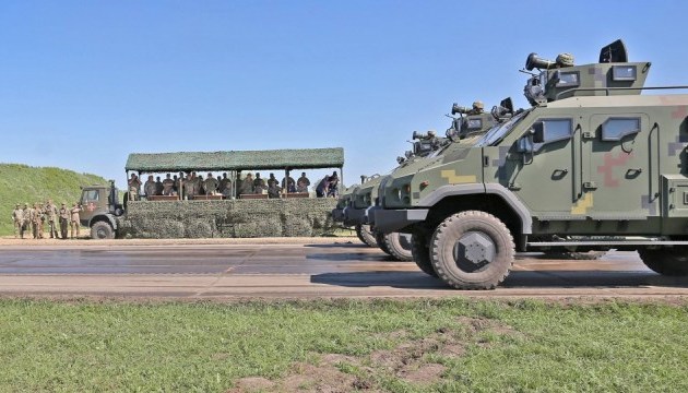 Полторак проверил готовность к параду на День Независимости