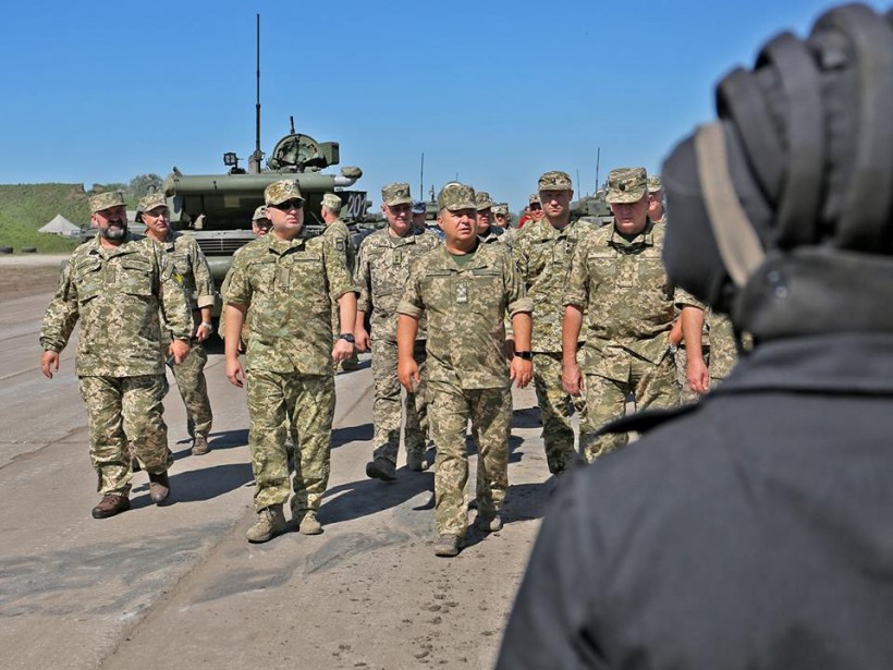 Полторак проверил готовность к параду на День Независимости