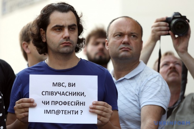 "Наказать зло": под МВД требуют расследовать нападения на активистов