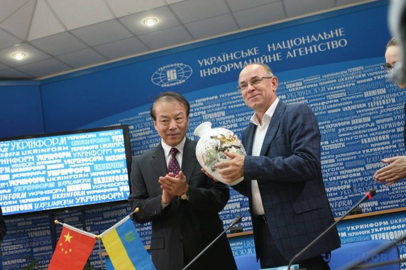 Укринформ и Синьхуа подписали Соглашение об информационном сотрудничестве