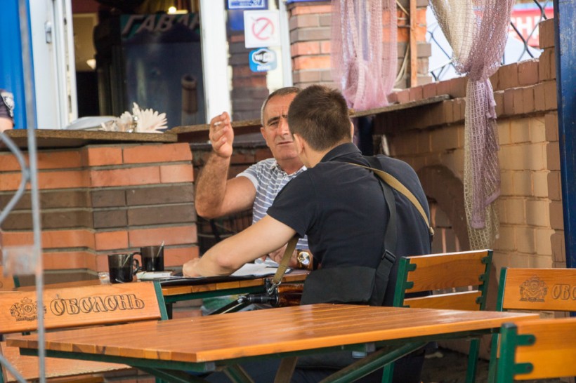 В Днепре у кафе отдыхающие в ходе конфликта устроили стрельбу (ФОТО)