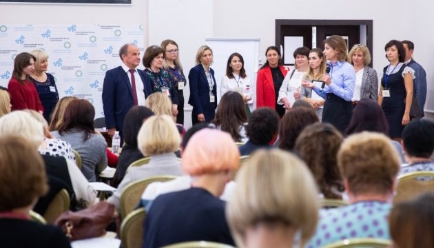 Марина Порошенко поздравила в Ирпене участников тренинга по инклюзивному образованию