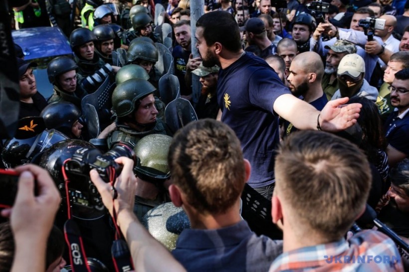 Активисты "Нацкорпуса" ушли из-под Рады