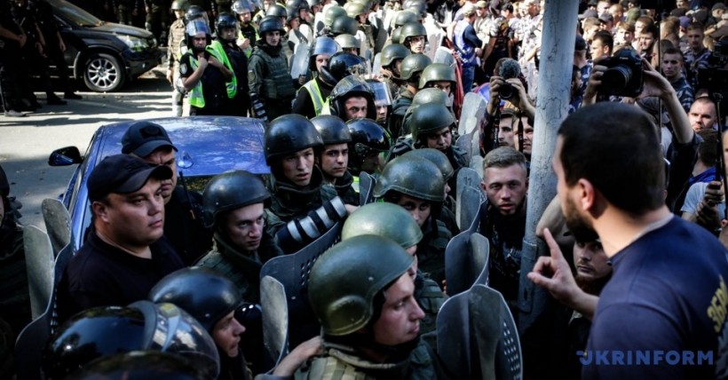 Активисты "Нацкорпуса" ушли из-под Рады