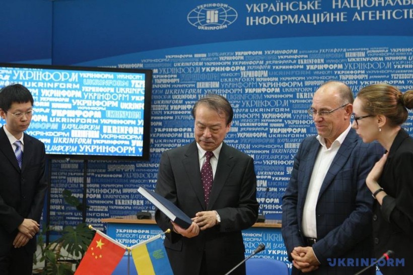 Укринформ и Синьхуа подписали Соглашение об информационном сотрудничестве