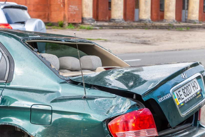 В Днепре Hyundai влетел в фонарный столб и перевернулся: пострадал водитель (ФОТО, ВИДЕО)