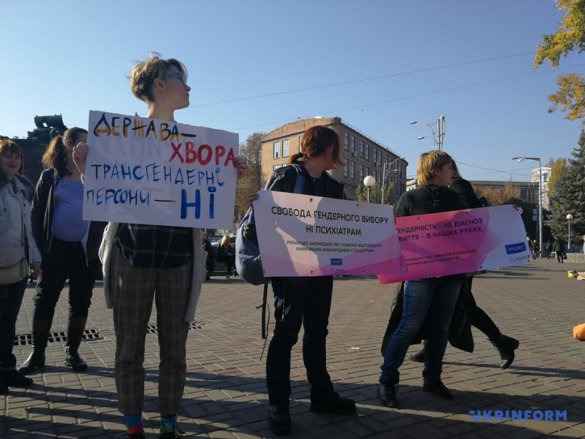 Возле Минздрава митинговали против диагноза “транссексуализм”