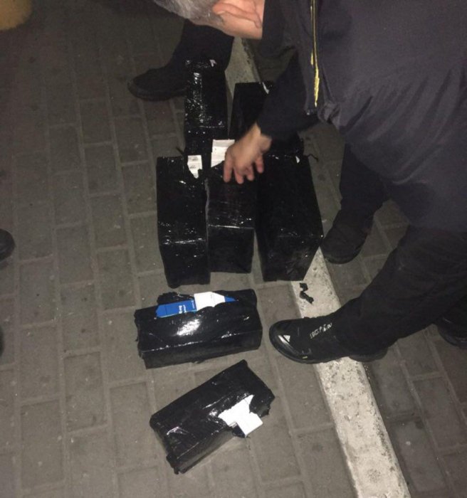 В багажнике и холодильнике: в Украину везли контрабандные лекарства из Польши (ФОТО)