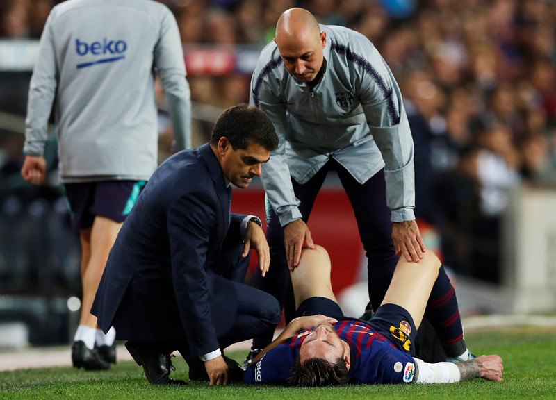 Месси в матче против "Севильи" сломал руку и пропустит поединок против "Реала" (фото)