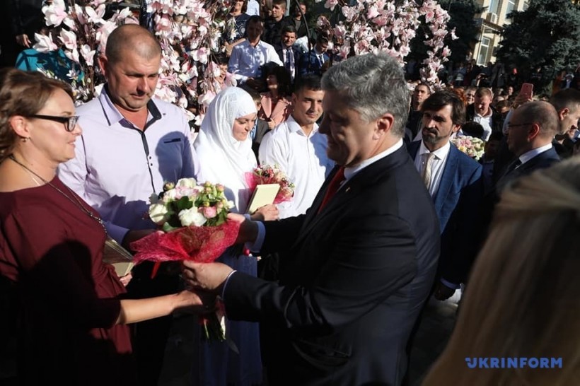 Порошенко пожелал молодоженам-болградцев любви, как у него с женой 