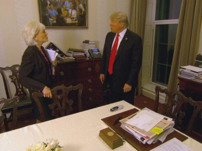 Трамп повесил в Овальном кабинете новую картину Трамп повесил в Овальном кабинете новую картину