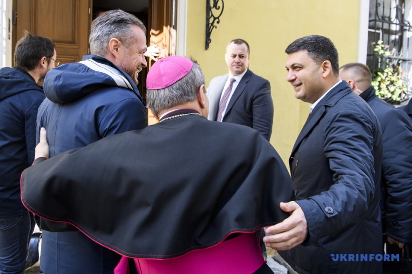 Гройсман встретился с епископом Каменец-Подольской епархии 