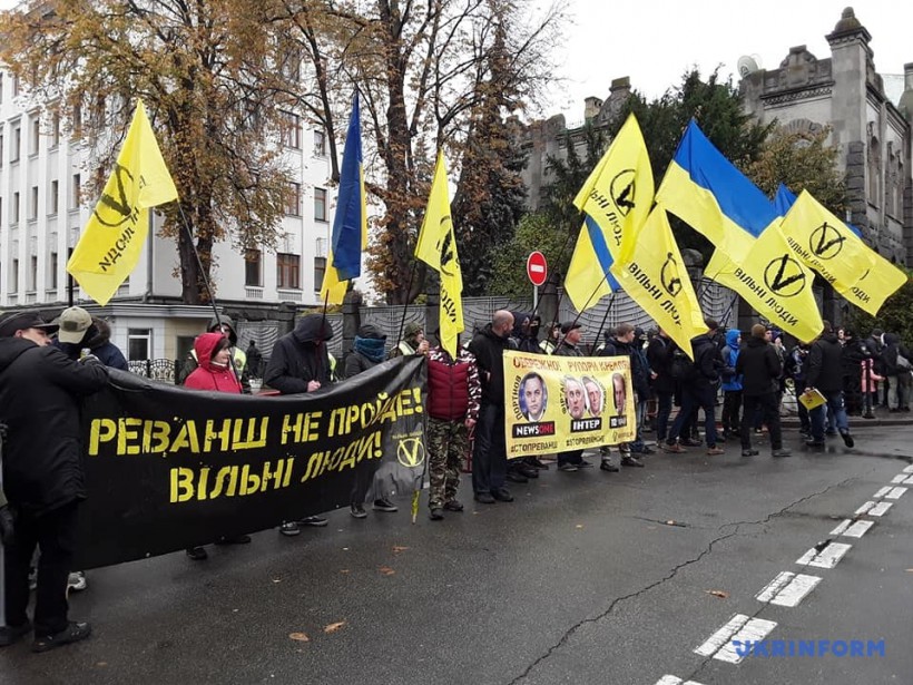 На Банковой требуют санкций против каналов «112 Украина» и NewsOne