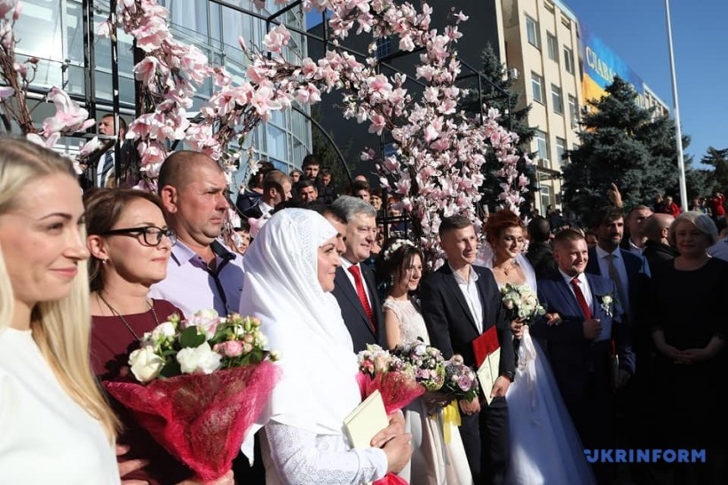 Порошенко пожелал молодоженам-болградцам любви, как у него с женой 