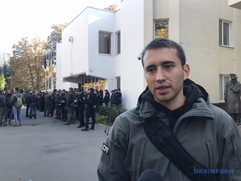 Взрыв в квартире активиста С14: под МВД собрались люди в балаклавах