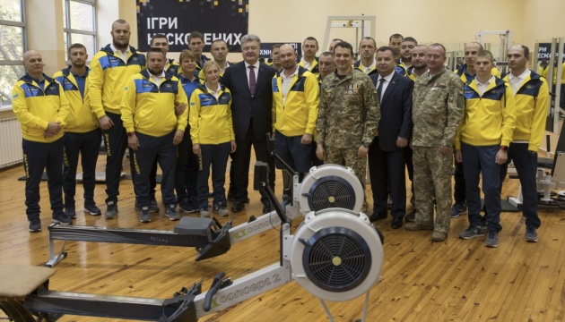 Порошенко пожелал удачи украинской команде "Игр непокоренных" в Сиднее Порошенко пожелал удачи украинской команде "Игр непокоренных" в Сиднее
