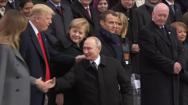 Путин не торопился на встречу глав государств в Париже, но успел пожать руку Трампу (ФОТО)