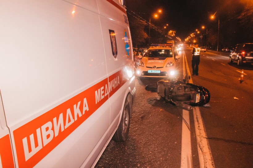В центре Киева мотоциклист влетел в Honda на «евробляхах» (ФОТО)