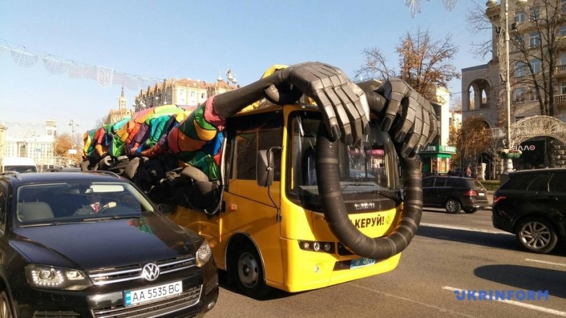 Полиция выпустила на дороги Украины "неуправляемый автобус-призрак"