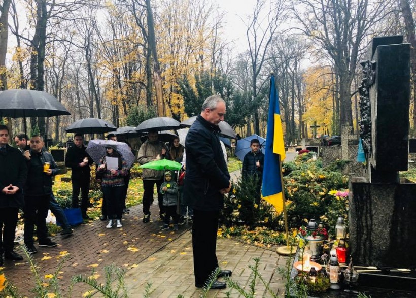 В Варшаве зажгли свечи в память жертв Голодомора