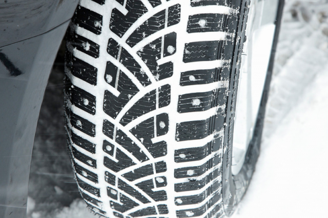 Зима пришла неожиданно: почему нужно менять летние шины на зимние