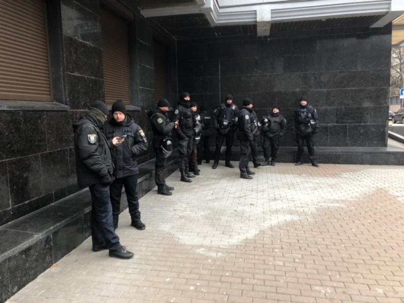 Националисты окружили ГПУ: требуют отставки Луценко (ФОТО, ВИДЕО)
