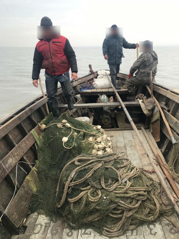 В Днестровском Лимане задержали браконьеров, наловивших 4 тонны карпов (ФОТО)