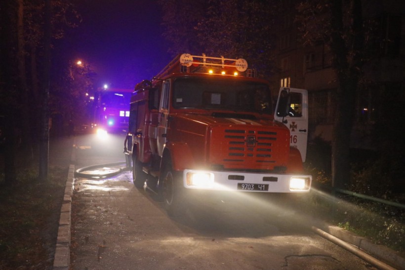 В Киеве на Русановке из-за пожара в квартире эвакуировали жильцов (ФОТО) В Киеве на Русановке из-за пожара в квартире эвакуировали жильцов (ФОТО)