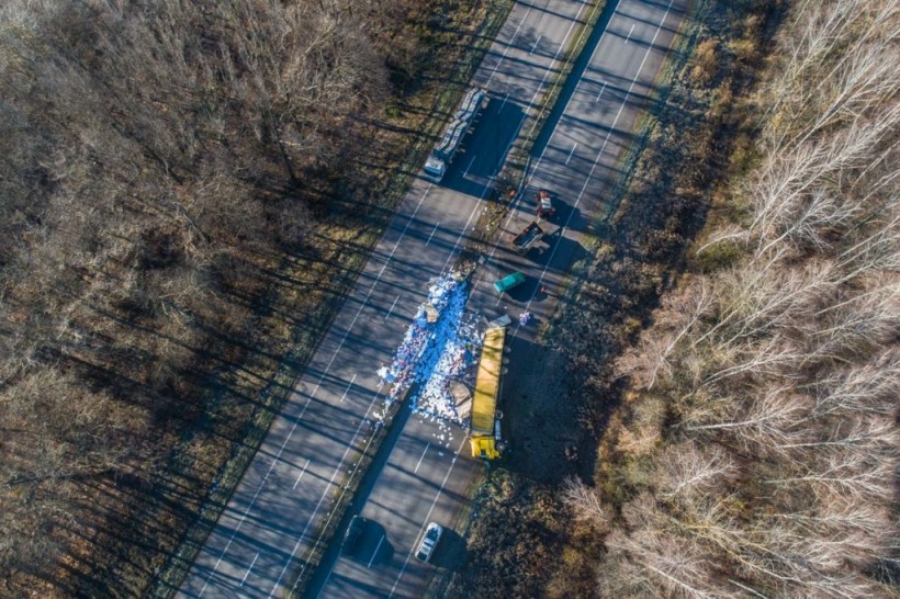 Крупное ДТП с фурами на Житомирской трассе: фото с дрона
