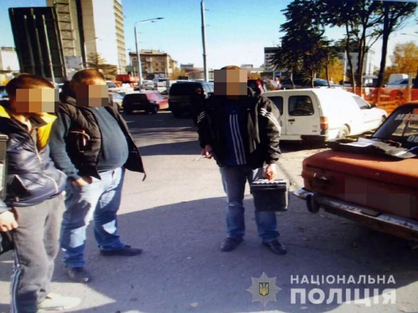 Взламывал авто ножницам: в Днепре задержали вора (ФОТО) Взламывал авто ножницам: в Днепре задержали вора (ФОТО)