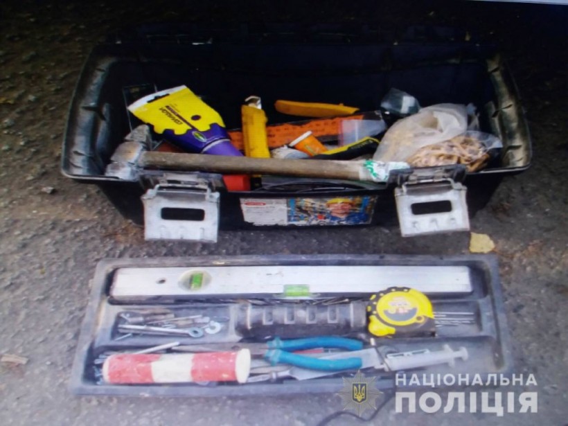 Взламывал авто ножницам: в Днепре задержали вора (ФОТО) Взламывал авто ножницам: в Днепре задержали вора (ФОТО)