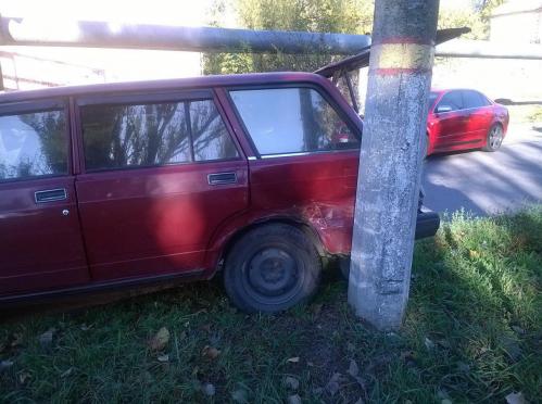 ДТП в Херсоне: от столкновения с «Москвичом» «Лада» влетела в столб (ФОТО) ДТП в Херсоне: от столкновения с «Москвичом» «Лада» влетела в столб (ФОТО)