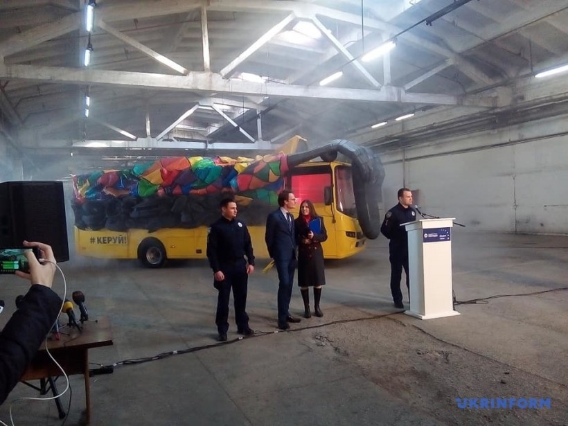 Полиция выпустила на дороги Украины "неуправляемый автобус-призрак"