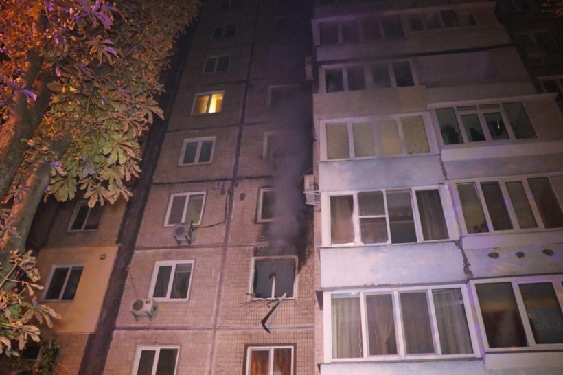В Киеве на Русановке из-за пожара в квартире эвакуировали жильцов (ФОТО) В Киеве на Русановке из-за пожара в квартире эвакуировали жильцов (ФОТО)