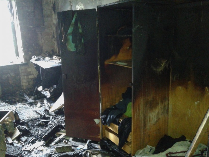 С мебелью и быттехникой: В Борисполе полностью выгорела квартира в пятиэтажном жилом доме (ФОТО)