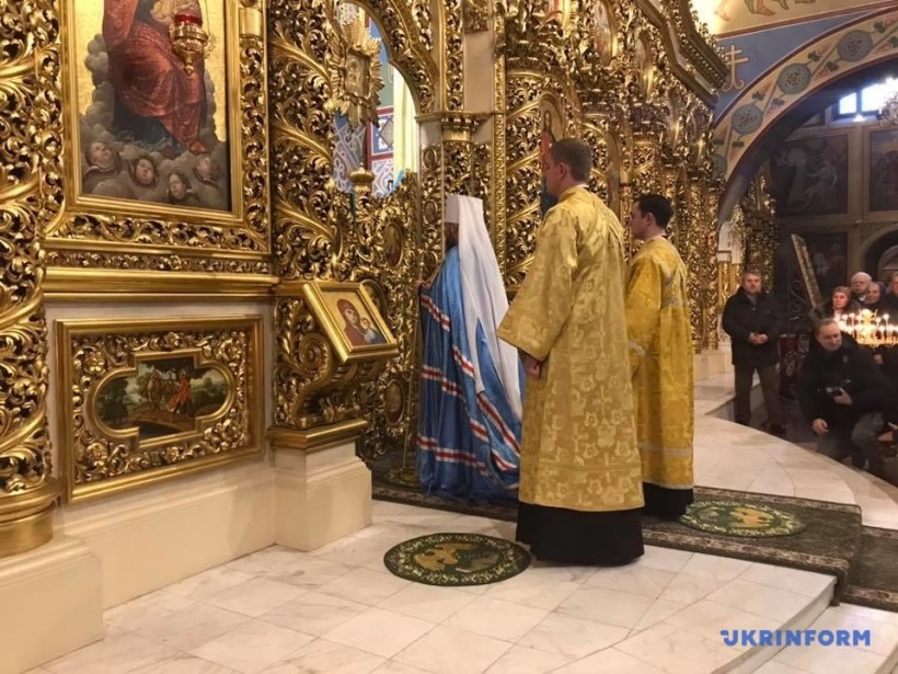 Митрополит Епифаний проводит первое богослужение в Киеве