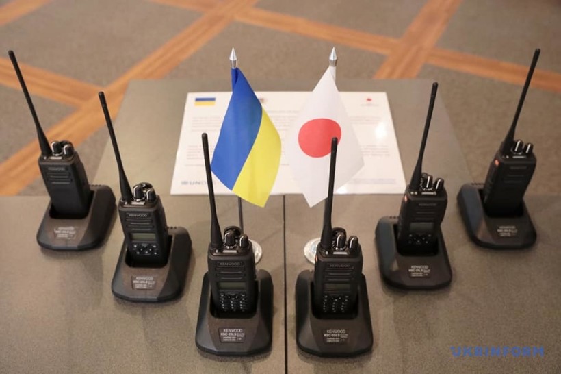 Украинские копы получили от Японии новейшие радиостанции на $500 тысяч