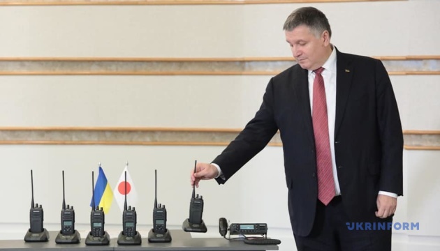 Украинские копы получили от Японии новейшие радиостанции на $500 тысяч