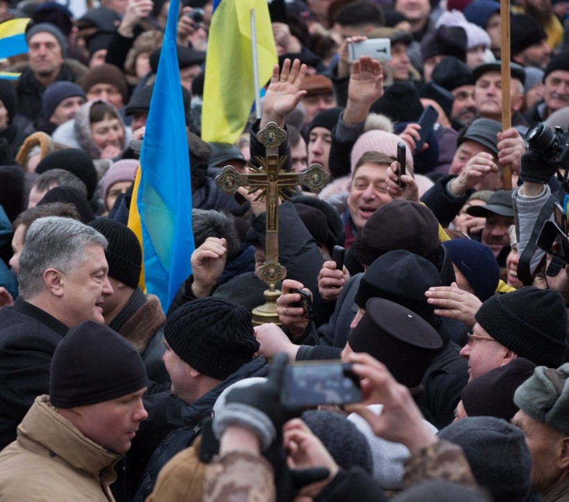Порошенко благодарен украинцам за массовую поддержку Объединительного собора