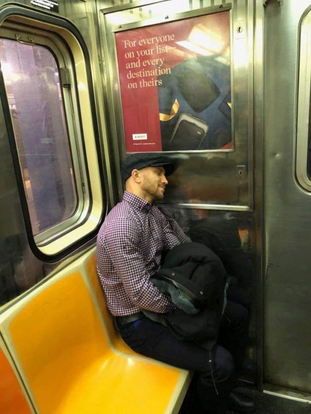 Ломаченко добирался на открытую тренировку на нью-йоркском метро (фото)