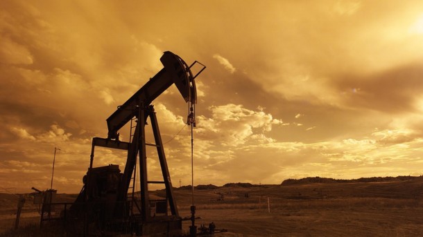 Нефть продолжает дешеветь из-за ситуации в США Нефть продолжает дешеветь из-за ситуации в США