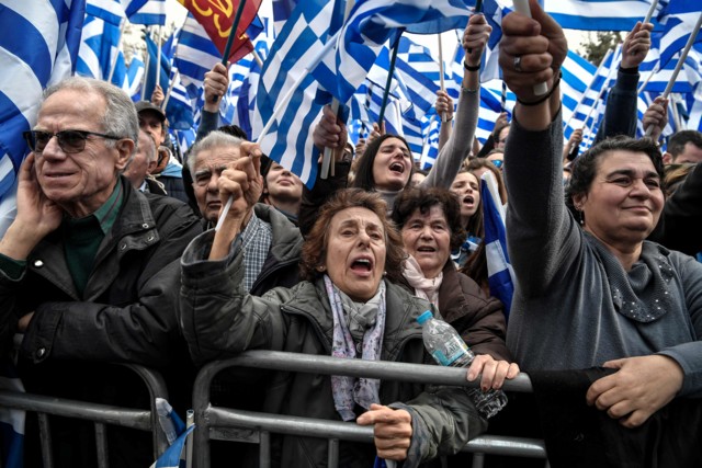  Недоверие правительству и народный бунт: Греция протестует против переименования Македонии