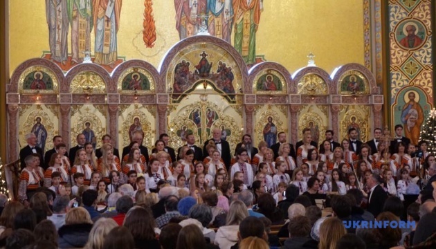 Украинский хор спел рождественские колядки в Нью-Йорке