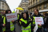 	Правоохранители в Париже задержали 12 "желтых жилетов"